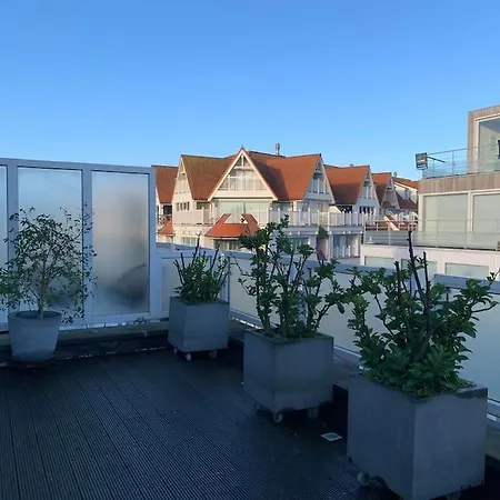 Beautiful Sunny Penthouse דירה *