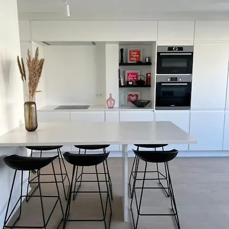 Beautiful Sunny Penthouse *