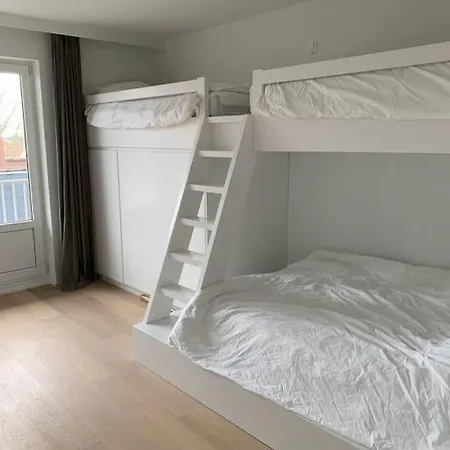 Beautiful Sunny Penthouse דירה